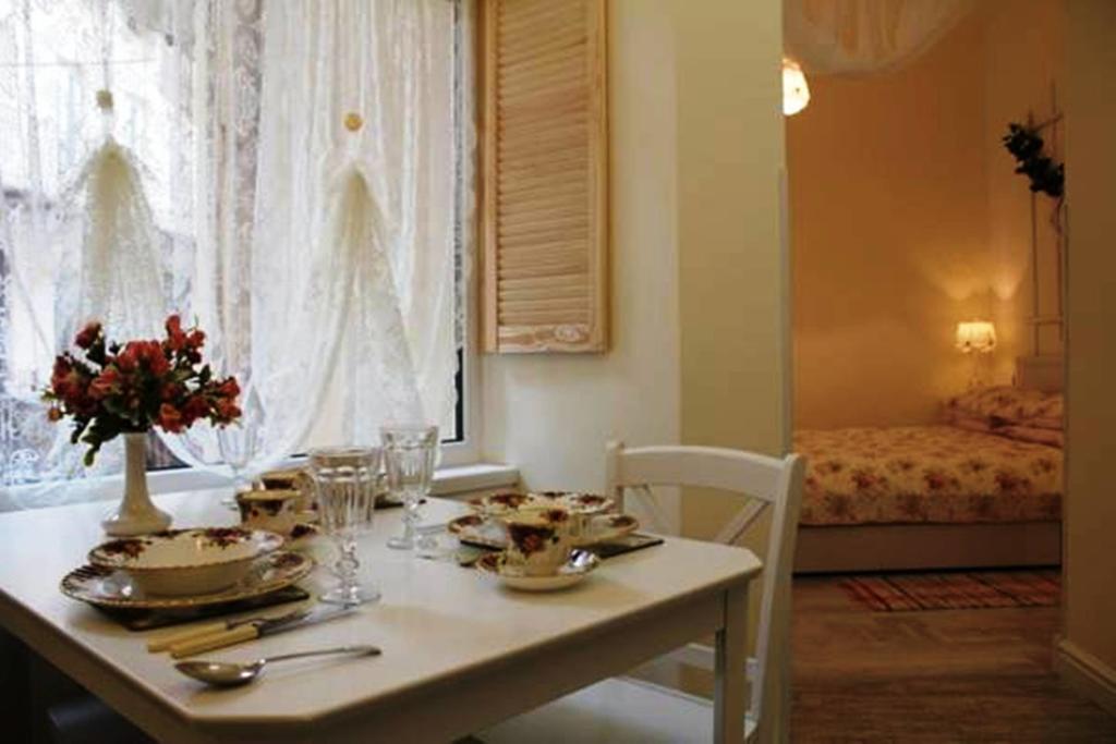 Romantic Apartment On Rynok Square With Air-Conditioning Lviv Phòng bức ảnh